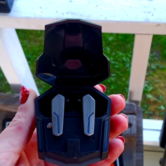 Ear buds - Picture 1 of 2